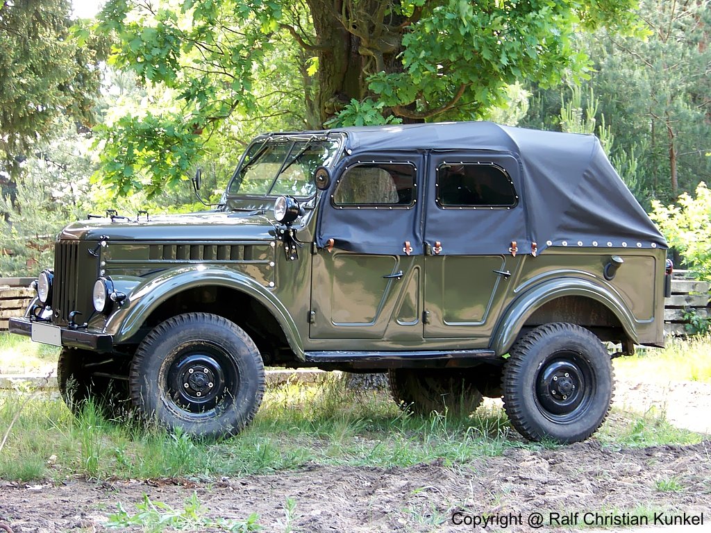 GAZ-69 A (GAZ-69 AM) - K�belwagen (4-t�rig), Gel�ndewagen, Allrad, Kommandowagen, Sowjetarmee, CA, lief auch bei der NVA - fotografiert am 23.05.2009 beim Milit�rfahrzeug-Treffen, St. Barbara Halle, Altes Lager/J�terbog im Land Brandenburg - Copyright @ Ralf Christian Kunkel 