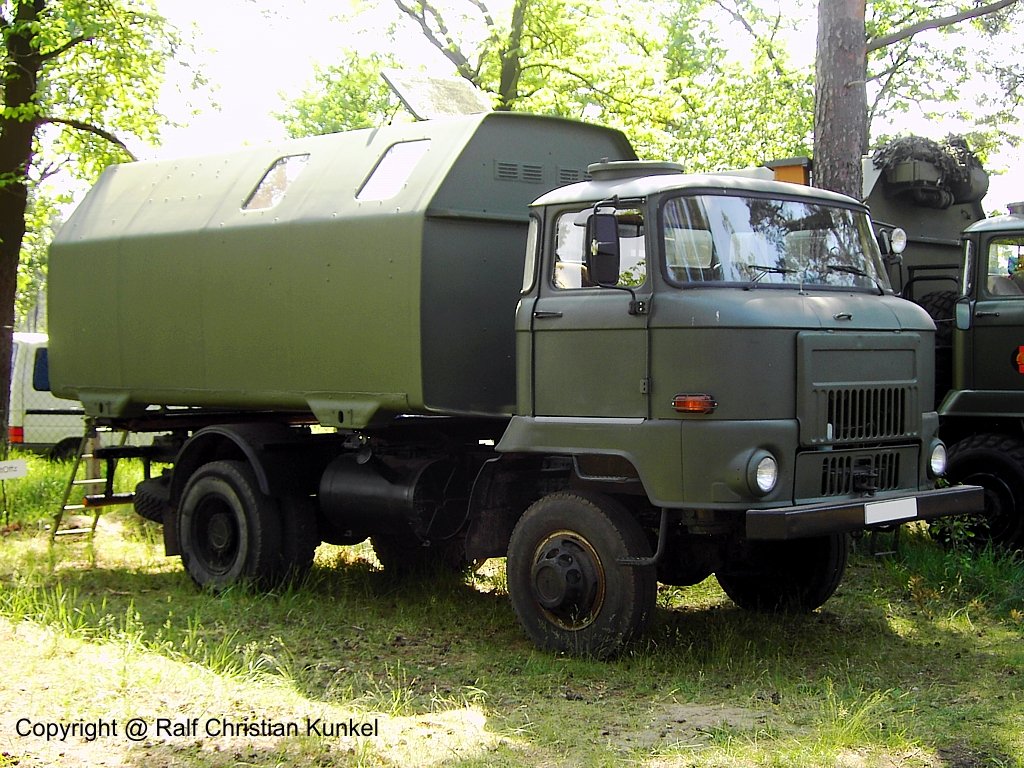 IFA L 60 LAK - leicht absetzbarer Koffer, NVA - fotografiert zum Milit�rfahrzeug-Treffen bei der St. Barbara Halle, Altes Lager/ J�terbog im Land Brandeburg am 20.05.2007 - Copyright @ Ralf Christian Kunkel 