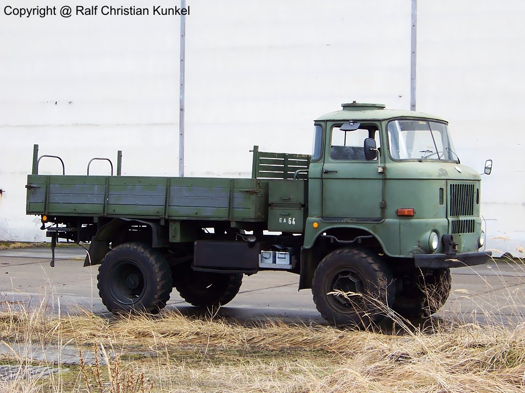 IFA W 50 LA/A - Pritschenfahrzeug f�r den Material- und Mannschaftstransport, Allrad, 125 PS, NVA - fotografiert am 13.03.2010 zum Milit�rfahrzeug-Treffen in der Versuchsanlage Kummersdorf - Copyright @ Ralf Christian Kunkel 