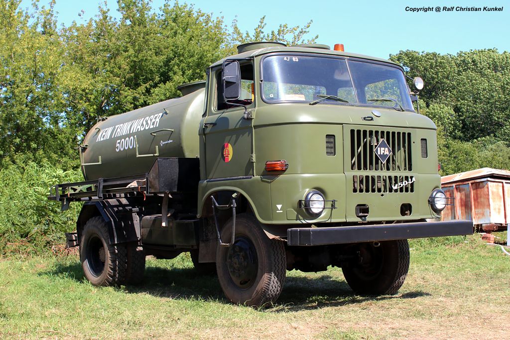 IFA W 50 LA/WT 80 P der NVA - allradgetriebener Lastkraftwagen der NVA mit Wassertankaufbau - fotografiert am 19.08.2012 zu den 6. Landwirtschaftstagen der Rottelsdorfer Schlepperfreunde - VEB IFA-Automobilwerk Ludwigsfelde, DDR - Copyright @ Ralf Christian Kunkel (E-Mail-Kontakt: ralf.kunkel[at]gmx.net; bitte das [at] durch @ ersetzen)- http://fotoarchiv-kunkel.startbilder.de - Automobil-Fotografie Kunkel auch auf Facebook https://www.facebook.com/AutomobilFotografieKunkel 