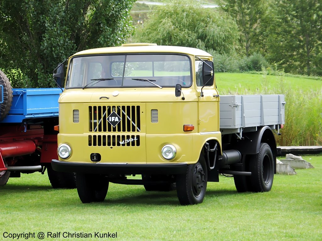 IFA W 50 L/Z Zugmaschine - kurze Pritsche - Hersteller: VEB IFA-Automobilwerk Ludwigsfelde - fotografiert am 01.09.2007 zum Ostmobil Meeting Magdeburg (OMMMA 2007) - Copyright @ Ralf Christian Kunkel 