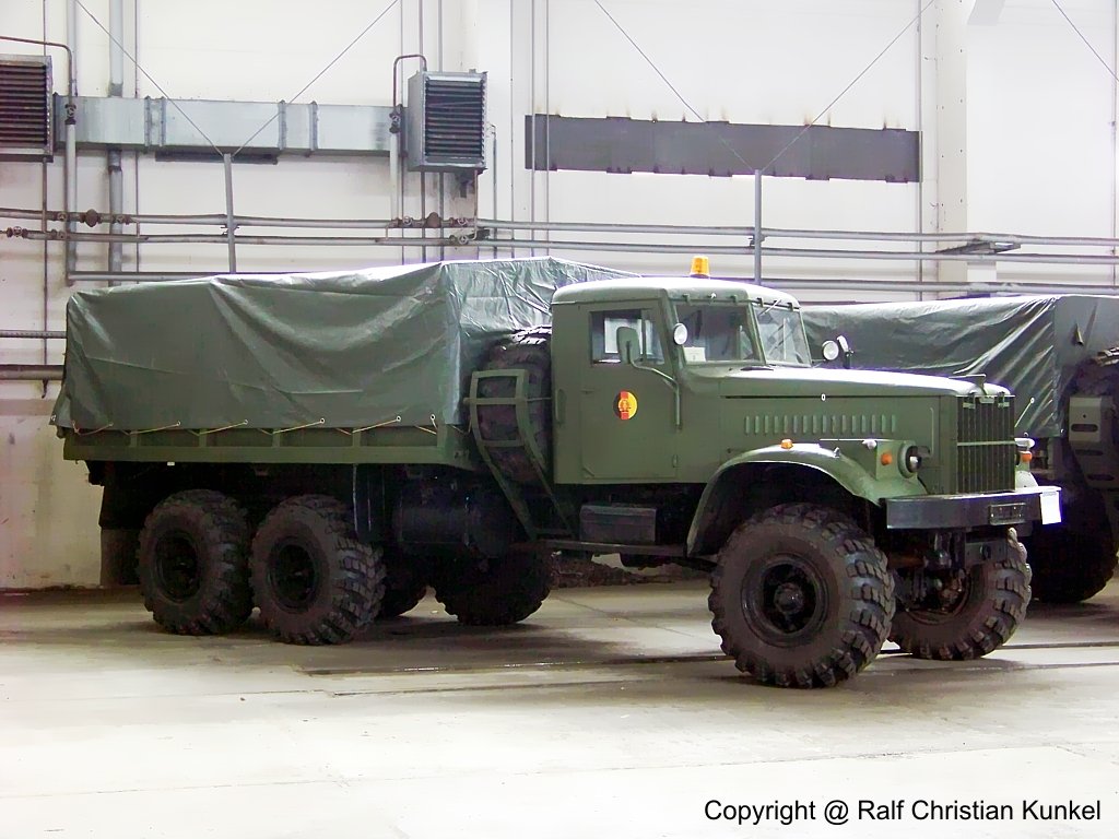 KrAZ 255 B - Mannschafts- und Materialtransport, NVA - im Bestand der Kieker-Sammlung - fotografiert zum Milit�rfahrzeug-Treffen in Kummersdorf-Gut am 04.07.2009 - Copyright @ Ralf Christian Kunkel 