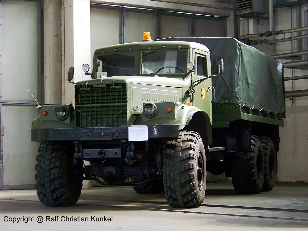 KrAZ 255 B - Mannschafts- und Materialtransport, NVA - im Bestand der Kieker-Sammlung - fotografiert zum Milit�rfahrzeug-Treffen in Kummersdorf-Gut am 04.07.2009 - Copyright @ Ralf Christian Kunkel 