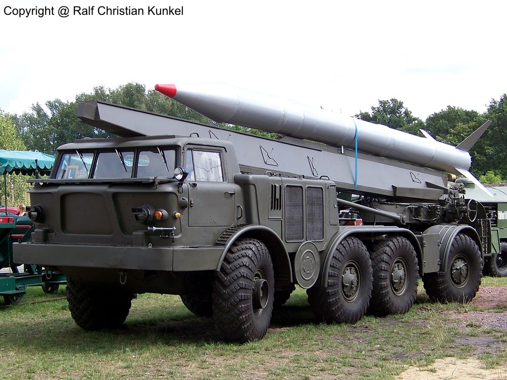 ZIL 135 mobile Raketenstartrampe 9P113 (Teil des Raketenkomplexes 9K52)- Einsatz dieser Technik in Sowjetarmee und der NVA - fotografiert zum Museumsfest 2009 am Blaulichtmuseum Beuster am 25.07.2009 - Copyright @ Ralf Christian Kunkel 
