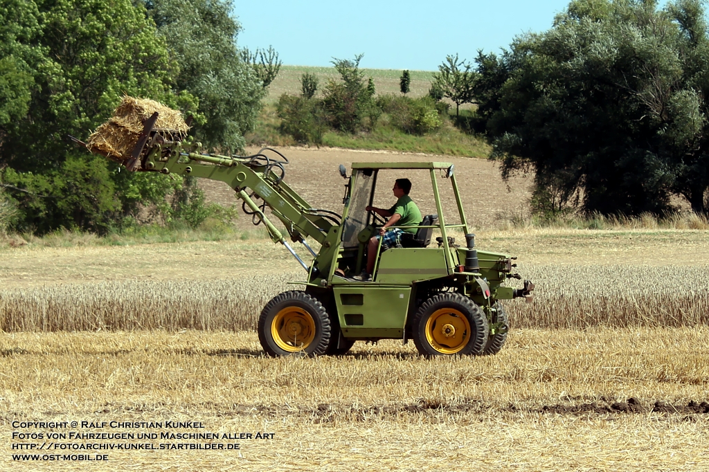 Fortschritt HT 140 Stallarbeitsmaschine - Hersteller: VEB Weimar-Werk, Kombinat Fortschritt, DDR - Lader, Radlader - fotografiert am 19.08.2012 zu den 6. Landwirtschaftstagen der Rottelsdorfer Schlepperfreunde - Copyright @ Ralf Christian Kunkel - http://fotoarchiv-kunkel.startbilder.de und https://www.facebook.com/AutomobilFotografieKunkel