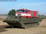 Schwimmwagen PTS-M mit Tankl�schfahrzeug IFA W 50 LA TLF 16 GMK - Der russische PTS-M diente vorwiegend dem �bersetzen von Fahrzeugen, Anh�ngern, Material und Mannschaften �ber Fl�sse/ Binnengew�sser
